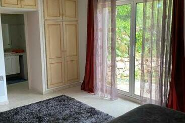 تختخواب و صبحانه Chambre Spacieuse Indépendante Dans Villa Plus Parking Privée