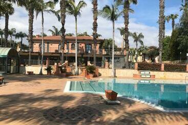 צימר Villa Grandiosa Fc