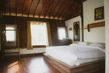 هتل Taman Dolan Home & Resort