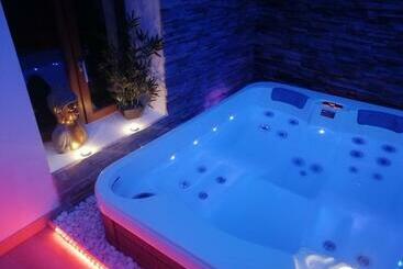 펜션 Gîte Le Petit Crocq Avec Spa Privatif