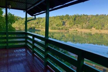 بنسيون Lake View