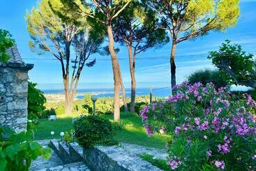 بنسيون Domaine Des Encourdoules