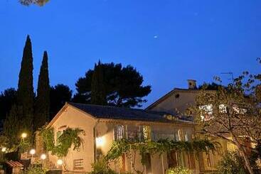 پانسیون Domaine Des Encourdoules