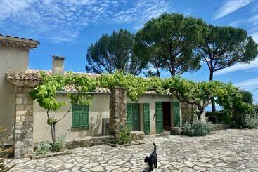 پانسیون Domaine Des Encourdoules