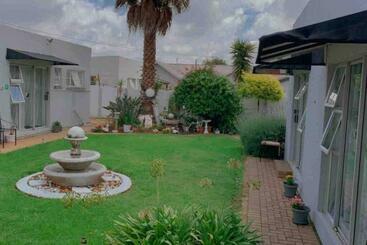 پانسیون Semeni Asante Guesthouse