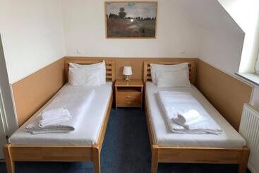 هتل Donaustadt Kagran   At Metro U1