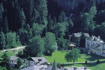 בית מלון כפרי Residence Universo