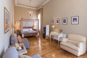 هتل Syrou Melathron