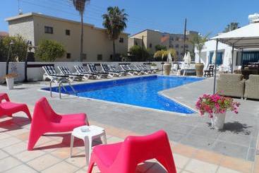 The Palms Hotel Apartments