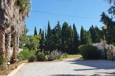 تختخواب و صبحانه Au Secret Des Brégines