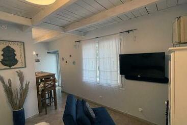 پانسیون Joli Mazet à Nîmes Idéalement Situé Entre La Garrigue Et La Ville