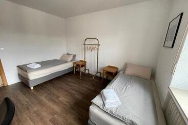 膳宿费 The Gantry