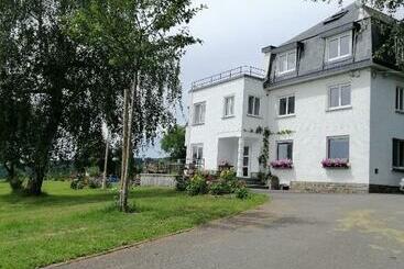 ベッドアンドブレックファースト La Roseraie