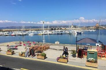 تختخواب و صبحانه La Ferme De Kérivoas