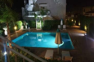 Lucrezia Relax