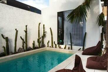 פנסיון Escotel Tempekan Guest House