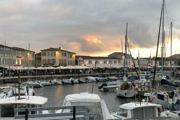 ペンション Les Voiles Rouges