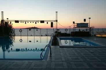 فندق Scogliera Azzurra