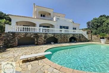 酒店 Seaview Villa Marlau