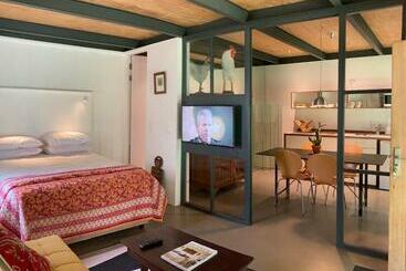 پانسیون Guest House At 118 By Pwm Architects