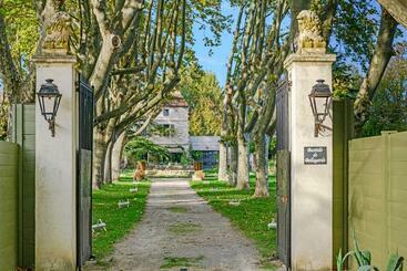 تختخواب و صبحانه Bastide De Bellegarde
