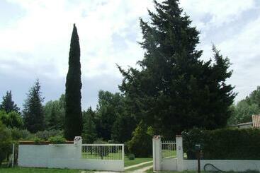 تختخواب و صبحانه Domaine De La Cooloeuvre