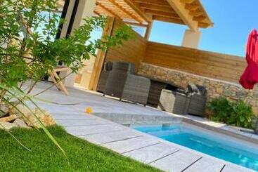 تختخواب و صبحانه Le Pool House