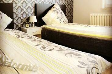 تختخواب و صبحانه Sezer B&a Ug