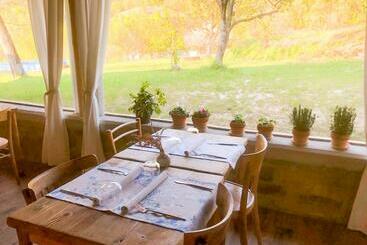 فندق Agriturismo Borghetto La Radice