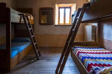 Ostello Podesteria Di Gombola Arte E Territorio