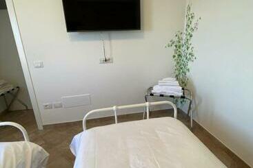 پانسیون Red House Accomodation Potenza Picena