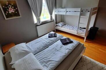 پانسیون Stóri Bakki Guesthouse With Hot Tub