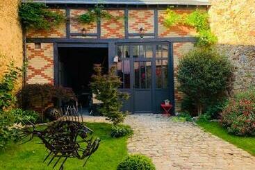 تختخواب و صبحانه L Atelier Planqué