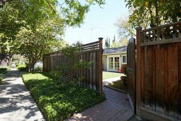 بنسيون Willow Glen Private Studio   1 Queen Bed And 1 Queen Inflatable