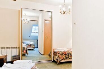 هتل آپارتمان Miodosytnia Apart