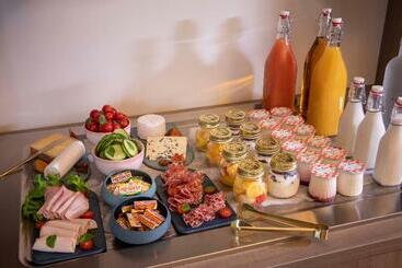 First Hotel Paris Tour Eiffel