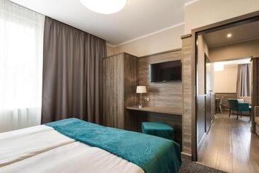 هتل Konradówka Wellness & Spa   300 Metrów Do Centrum