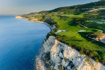 هتل Thracian Cliffs Golf & Beach Resort