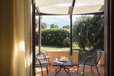 Lantana Resort Hotel&apartments