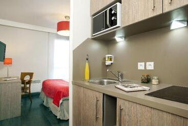 هتل آپارتمان Residhome Paris Guyancourt