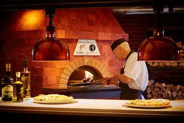 Westport Plaza Hotel, Spa & Leisure