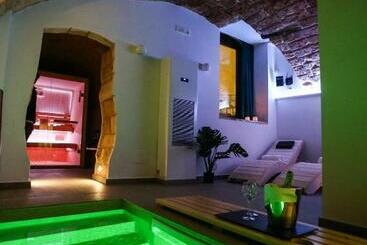 مبيت وإفطار Luna Federiciana Luxury Room & Spa