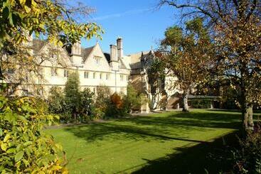 Bed and Breakfast Wadham College