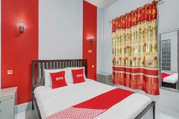 Отель Reddoorz At Jalan Dieng 3