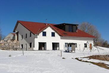 بنسيون L Esca Lac