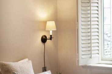 הוסטל The Maytime Inn