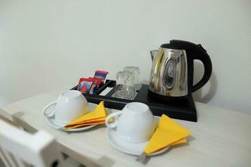 تختخواب و صبحانه A Room De  Scugnizzi