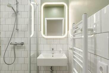 Art & Comfort Rooms