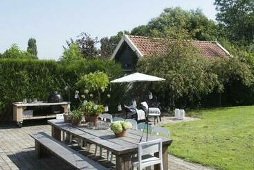B & B Meet The Dutch
