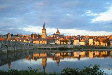 住宿加早餐  Maison De La Loire